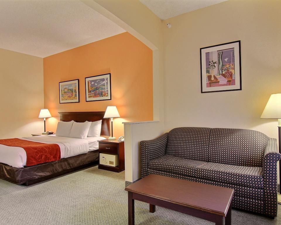 Comfort Airport Hotel 2*