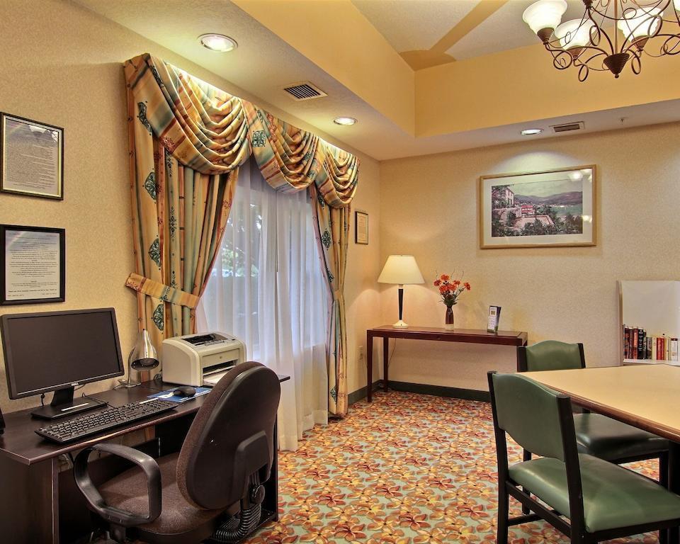 Comfort Airport Hotel 2*