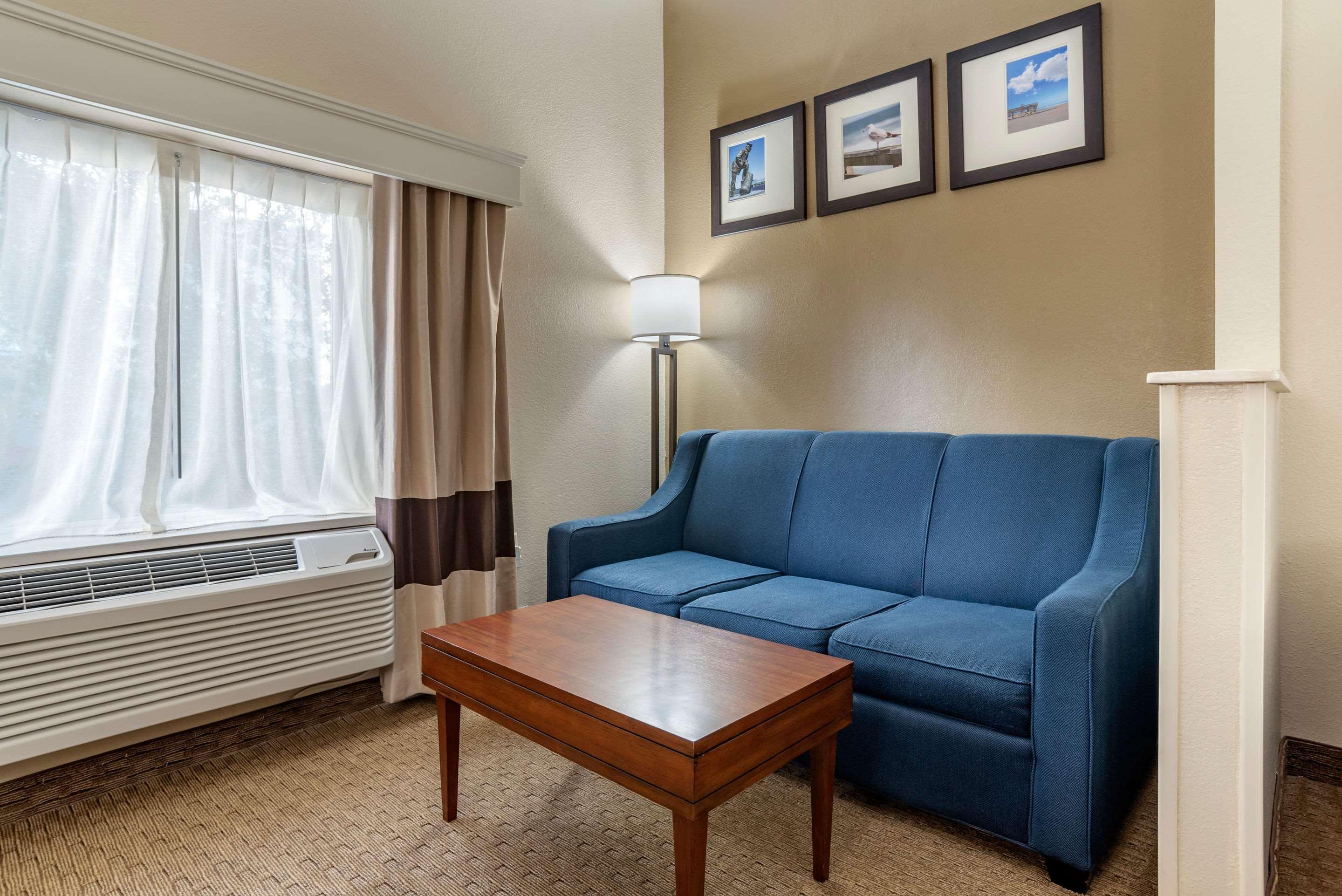 Comfort Airport Hotel 2*