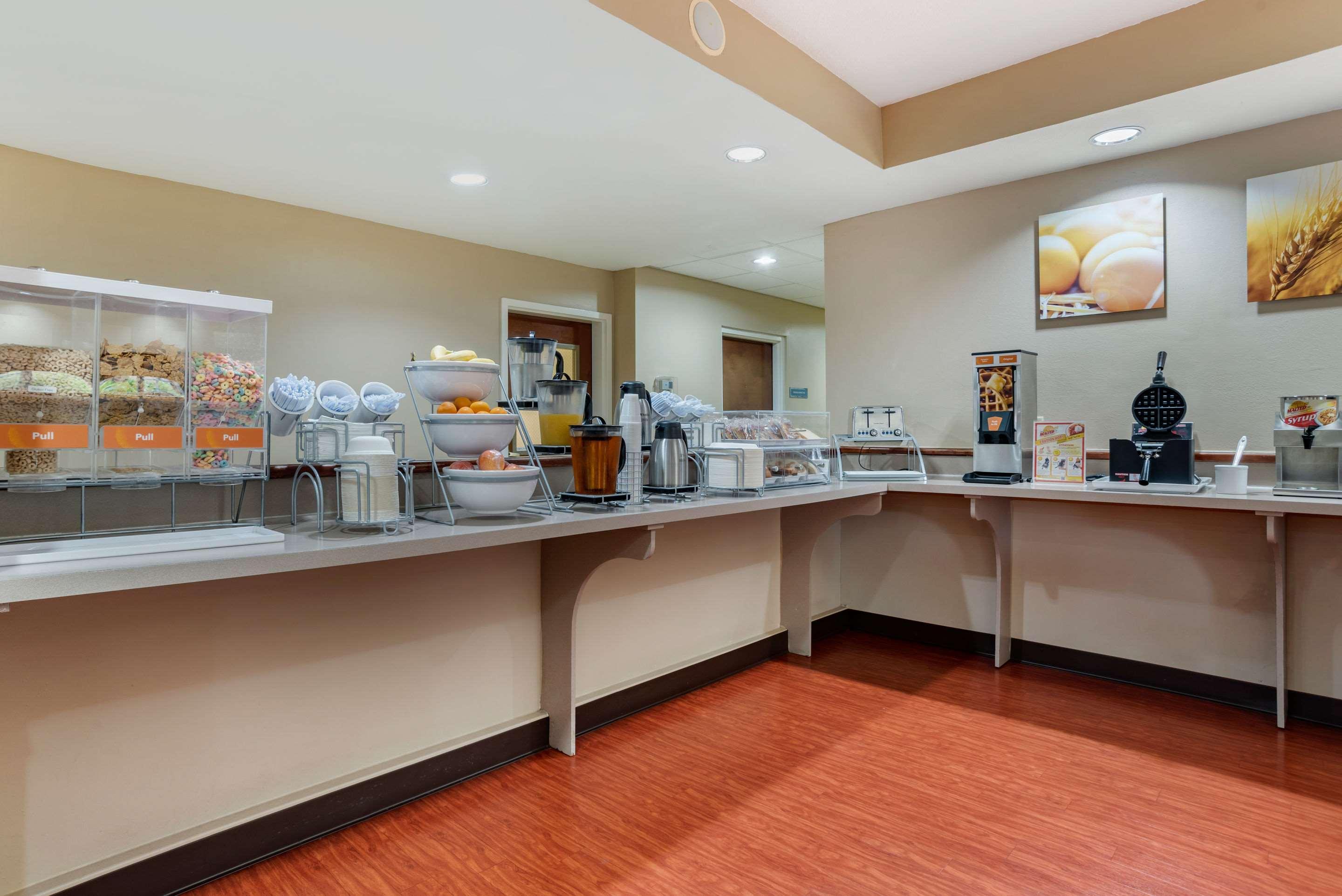 Comfort Airport Hotel 2*