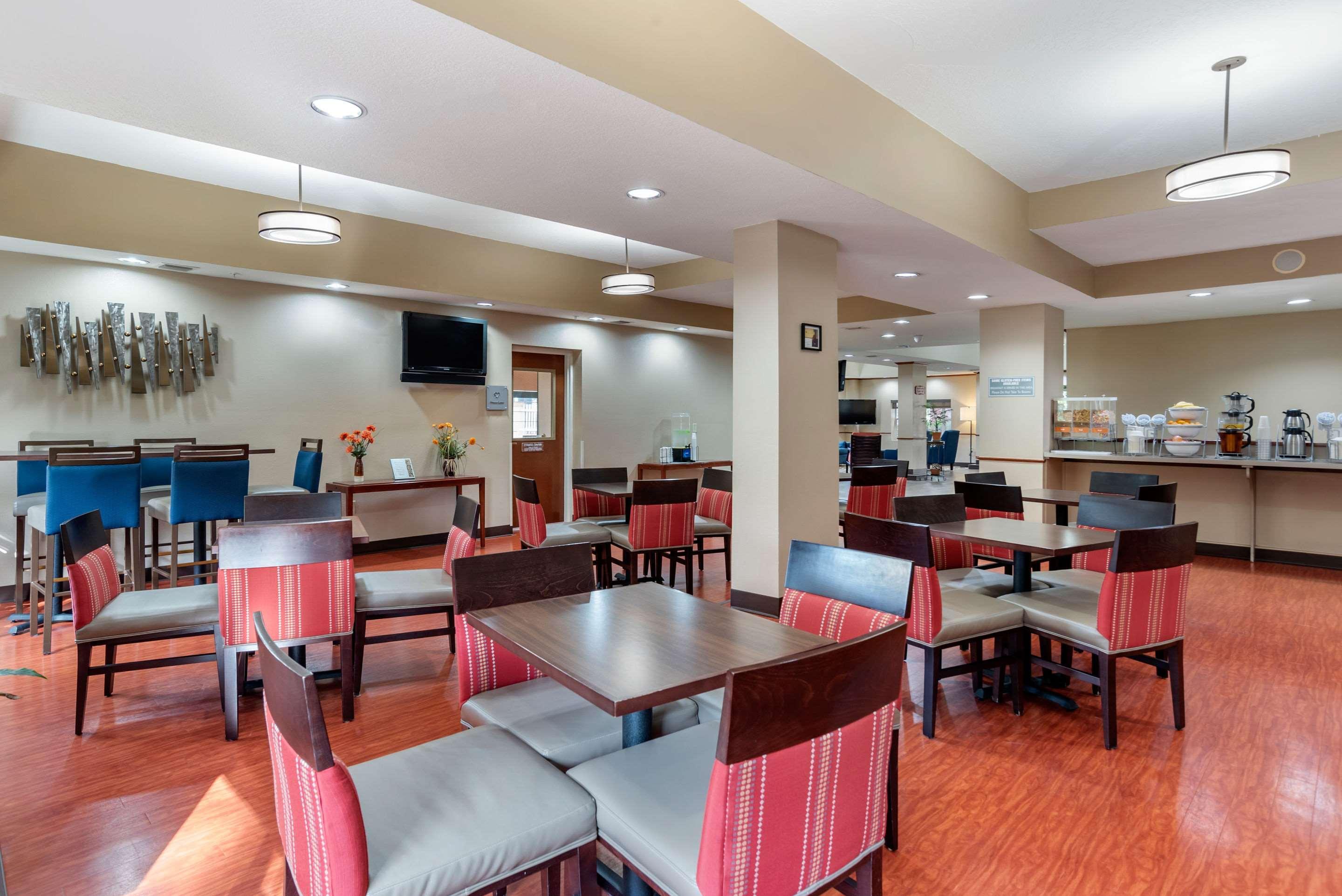 Comfort Airport Hotel 2*